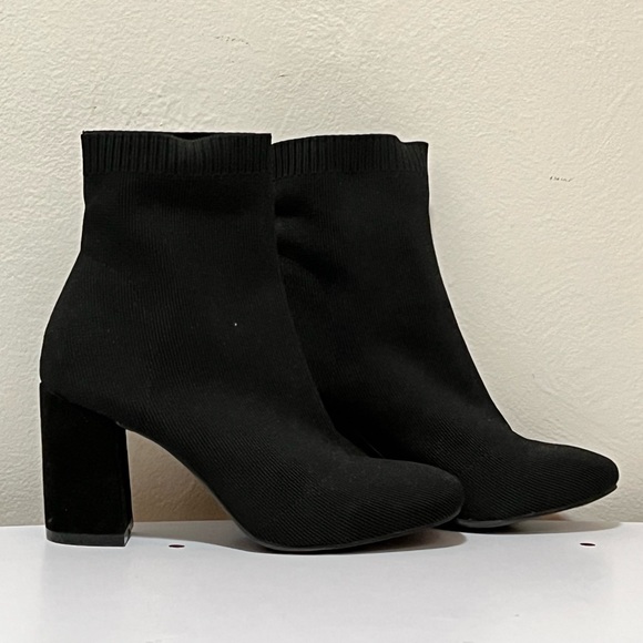 Black heels - Picture 2 of 2